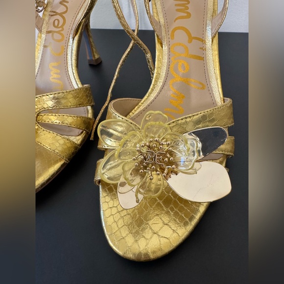 NEW IN BOX Sam Edelman Gold Heels with Floral Accent Size 6.5 Delicate - Picture 3 of 13